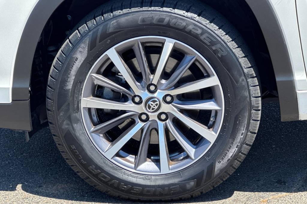 Thumbnail: 2018 Toyota Highlander - 8