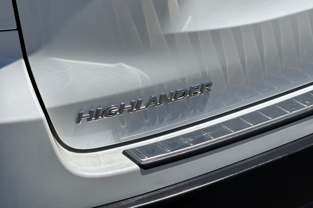 Thumbnail: 2018 Toyota Highlander - 35