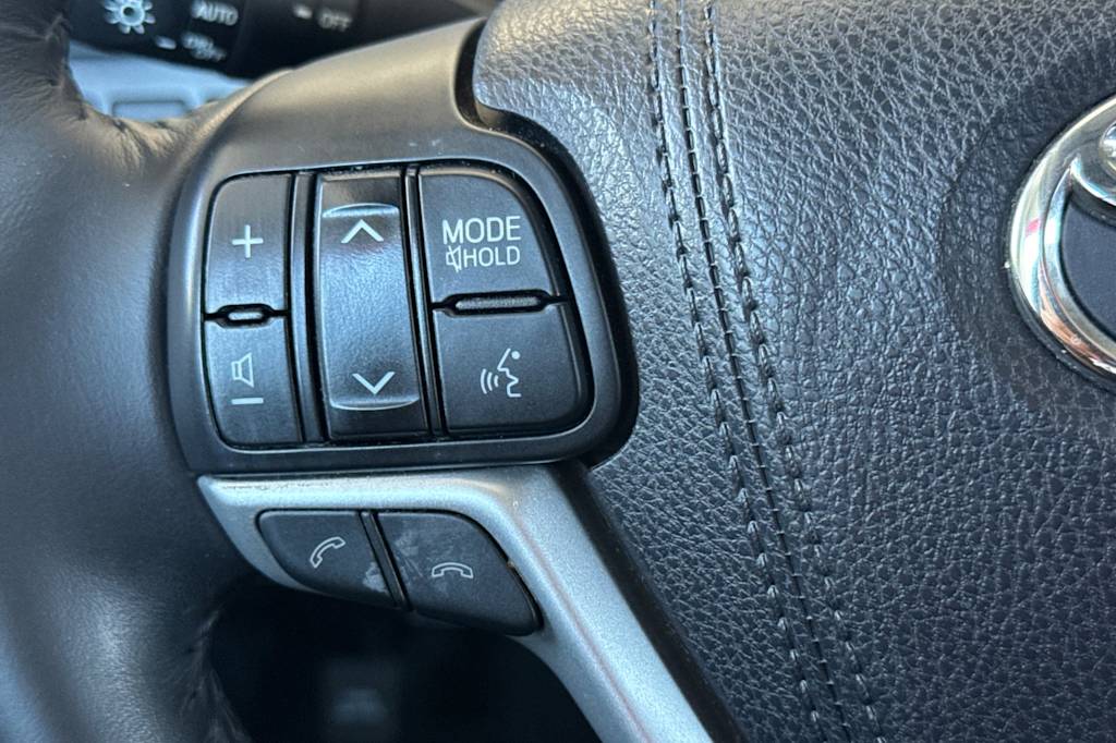 Thumbnail: 2018 Toyota Highlander - 31