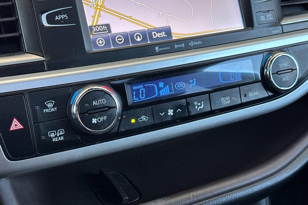 Thumbnail: 2018 Toyota Highlander - 28