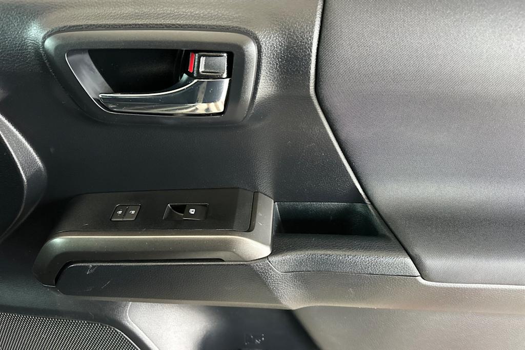 Thumbnail: 2018 Toyota Tacoma - 23