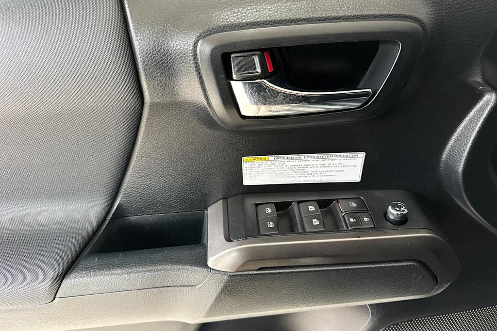 Thumbnail: 2018 Toyota Tacoma - 20