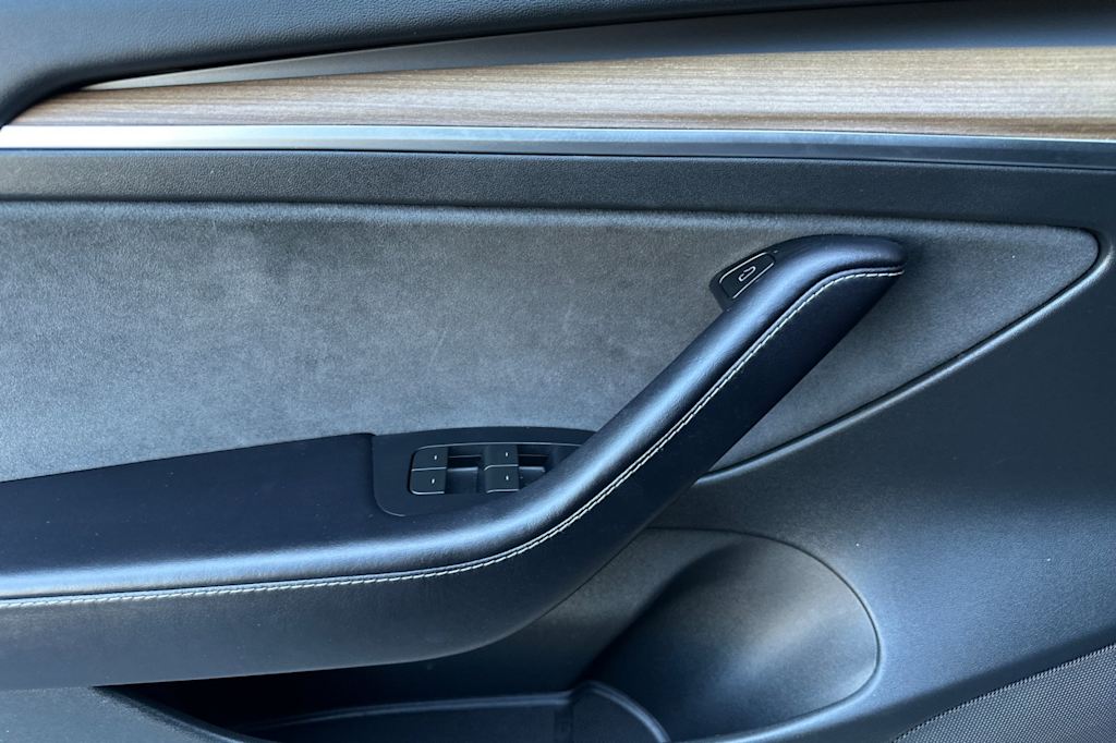 Thumbnail: 2023 Tesla Model 3 - 19