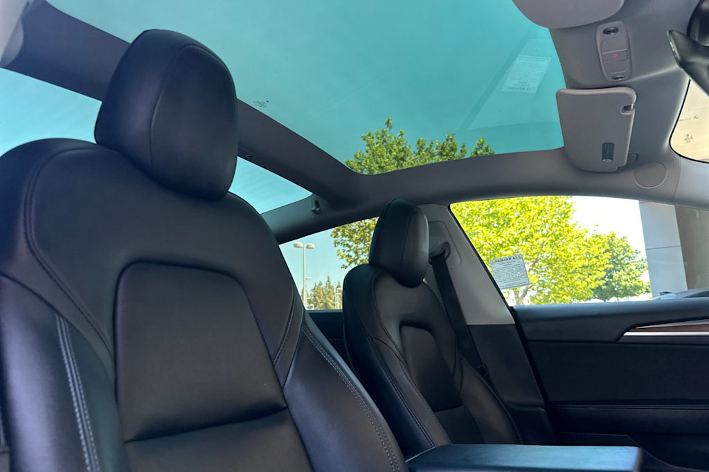 Thumbnail: 2023 Tesla Model 3 - 22