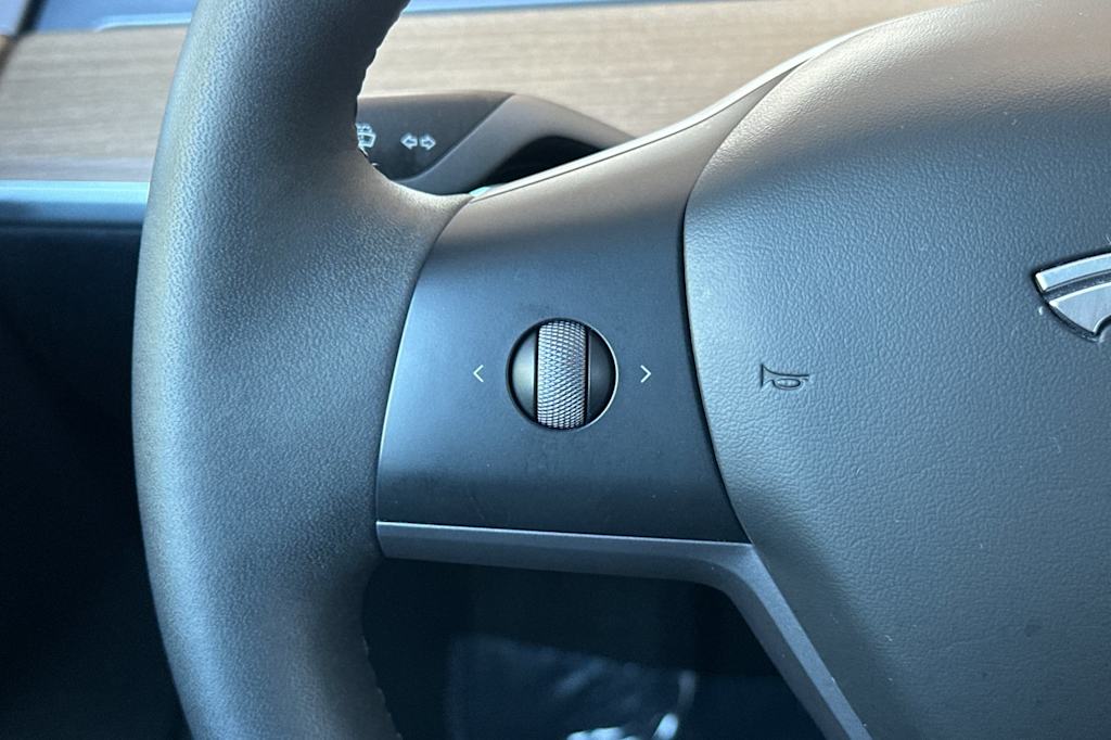 Thumbnail: 2023 Tesla Model 3 - 27