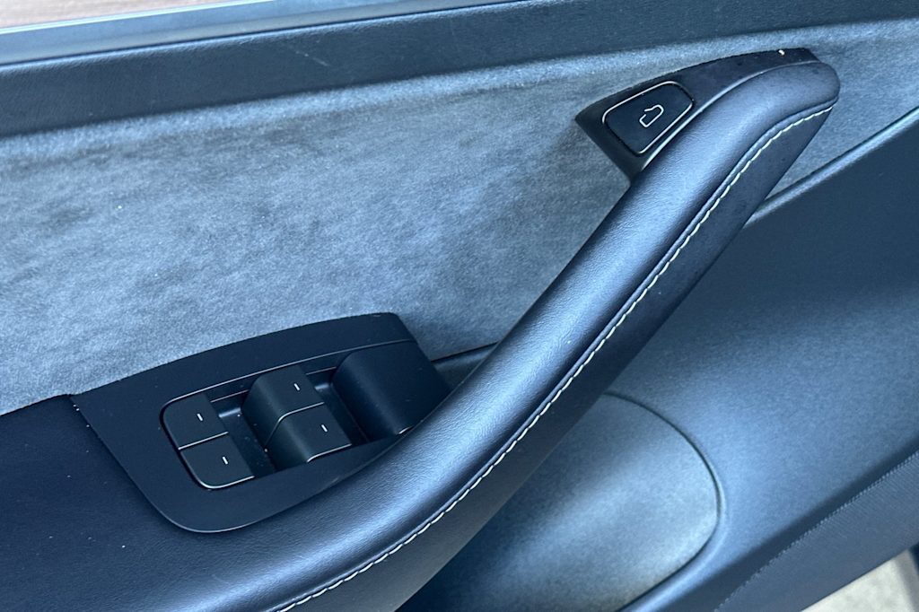 Thumbnail: 2023 Tesla Model 3 - 18