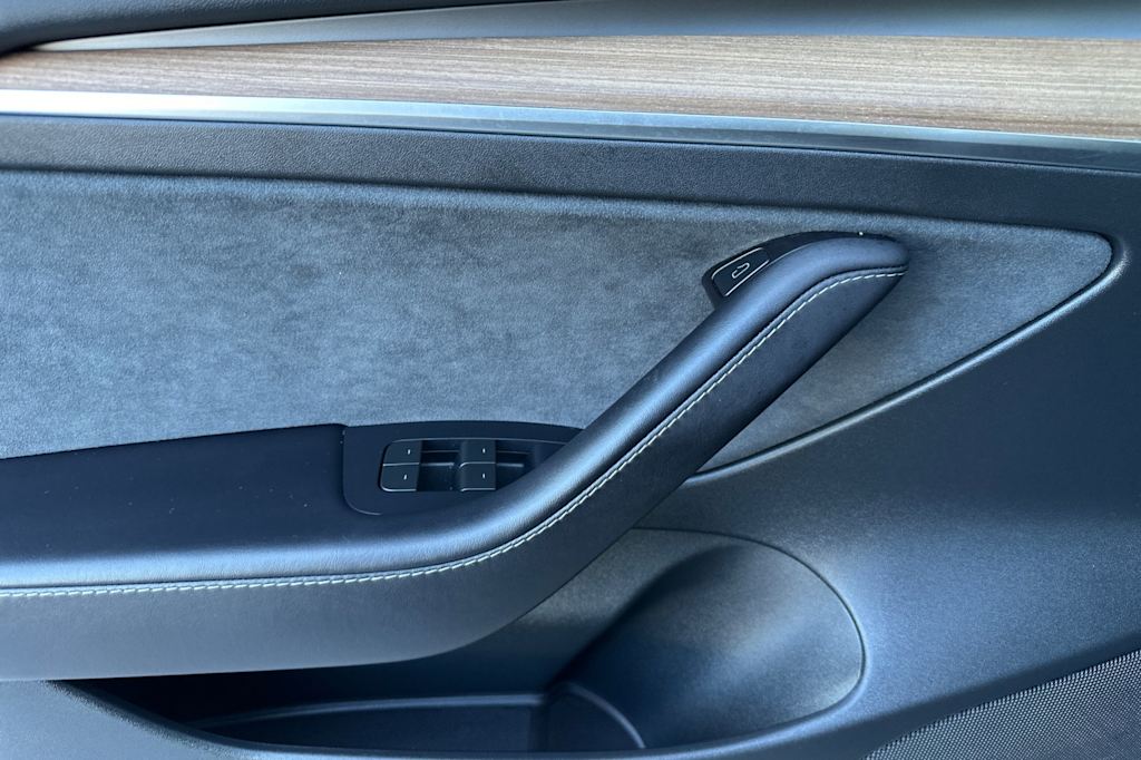 Thumbnail: 2023 Tesla Model 3 - 17