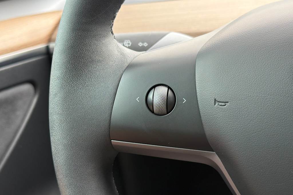 Thumbnail: 2023 Tesla Model 3 - 27