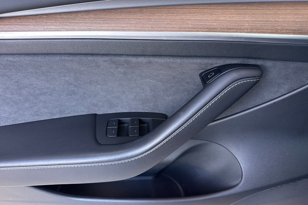 Thumbnail: 2022 Tesla Model 3 - 17