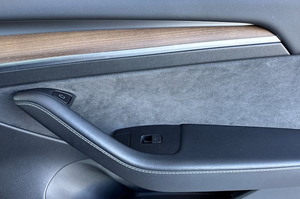 Thumbnail: 2022 Tesla Model 3 - 21