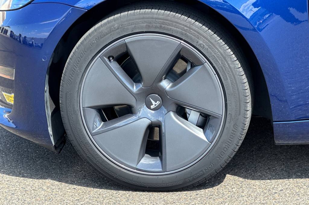 Thumbnail: 2022 Tesla Model 3 - 8