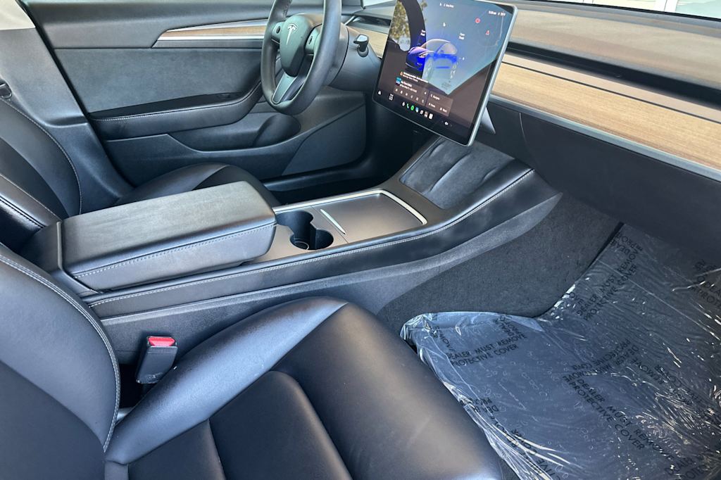 Thumbnail: 2022 Tesla Model 3 - 11