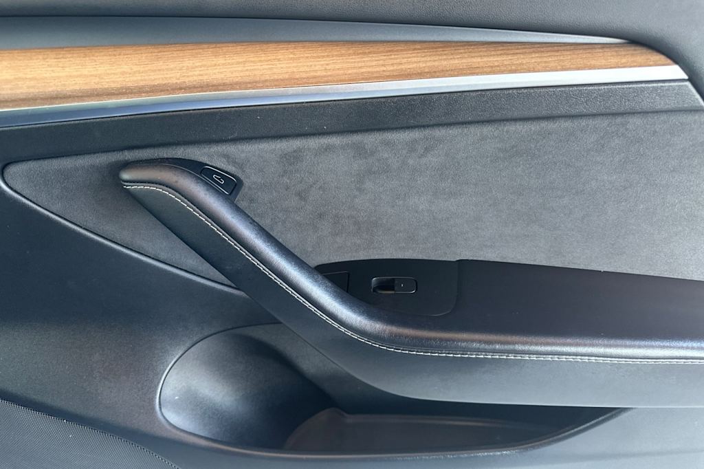 Thumbnail: 2022 Tesla Model 3 - 23