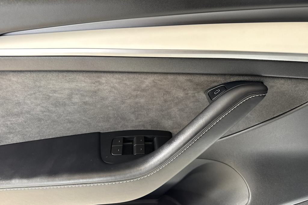 Thumbnail: 2023 Tesla Model 3 - 18