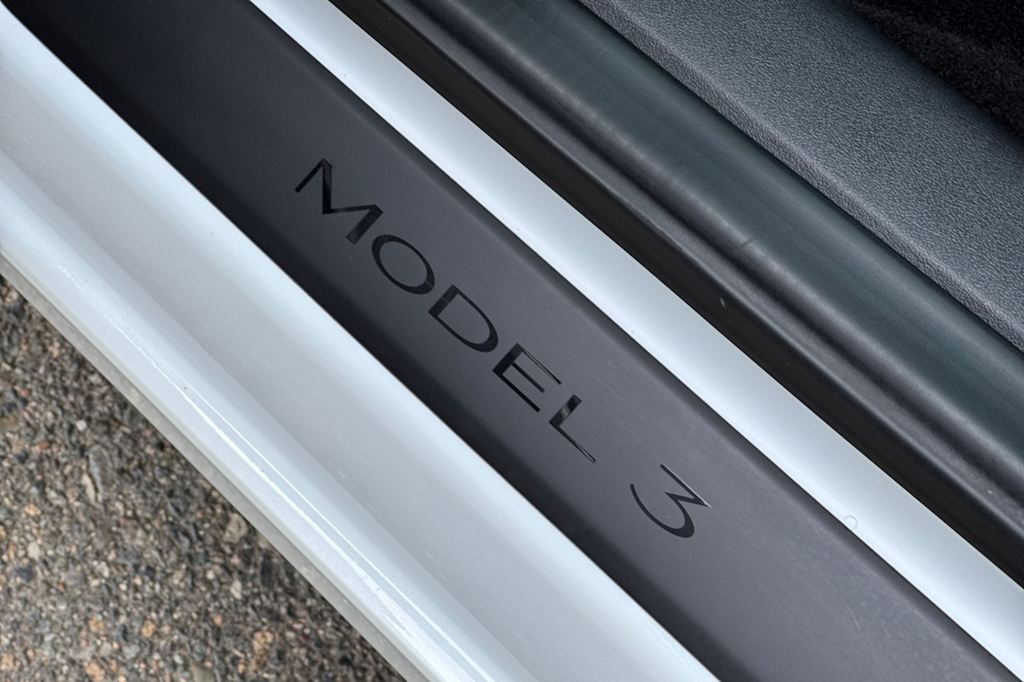 Thumbnail: 2023 Tesla Model 3 - 7