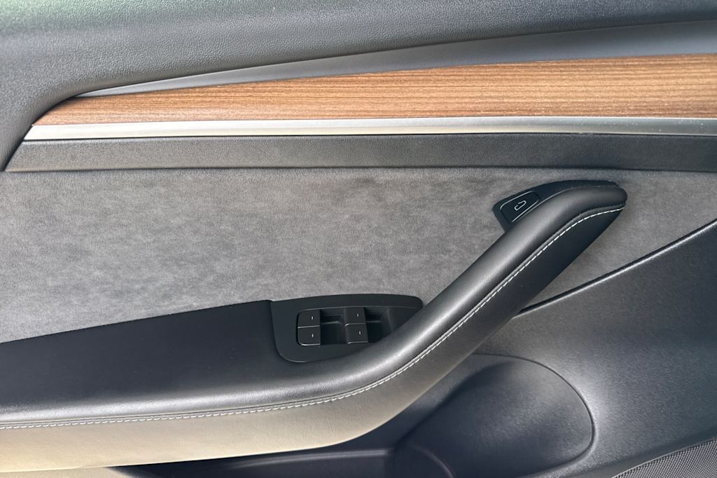 Thumbnail: 2023 Tesla Model 3 - 18