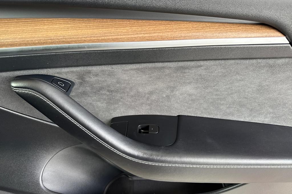 Thumbnail: 2023 Tesla Model 3 - 21