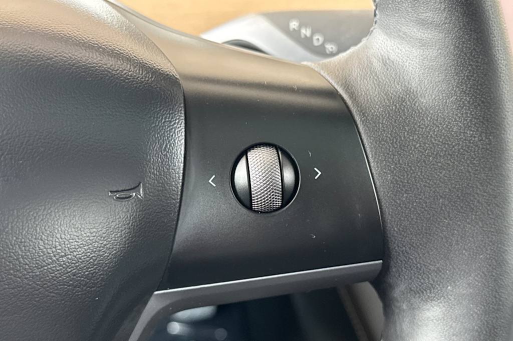 Thumbnail: 2023 Tesla Model 3 - 27
