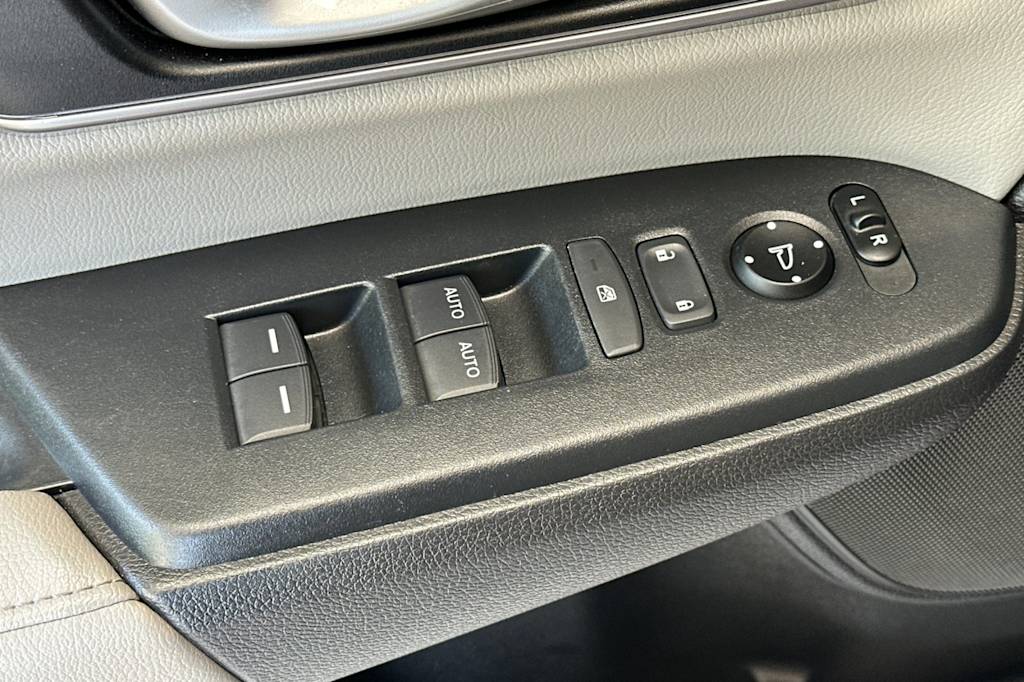 Thumbnail: 2017 Honda CR-V - 22