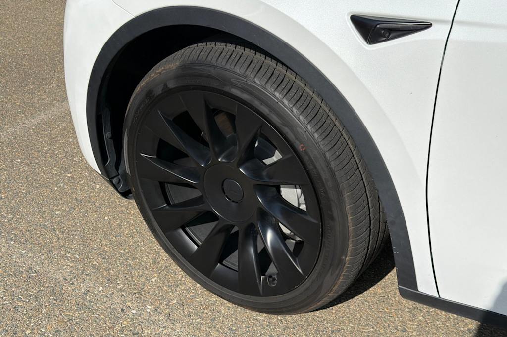 Thumbnail: 2023 Tesla Model Y - 22