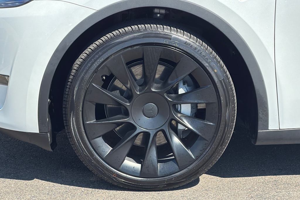 Thumbnail: 2023 Tesla Model Y - 8