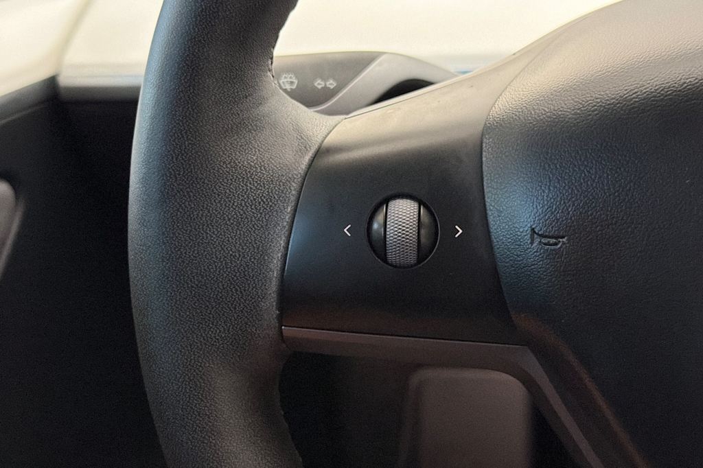 Thumbnail: 2024 Tesla Model Y - 28