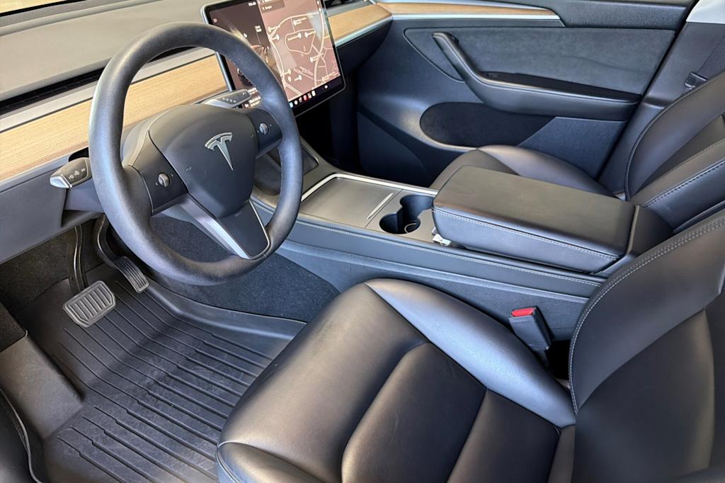 Thumbnail: 2023 Tesla Model Y - 10