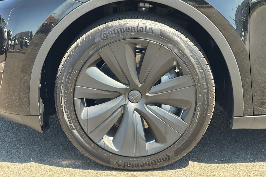 Thumbnail: 2023 Tesla Model Y - 8