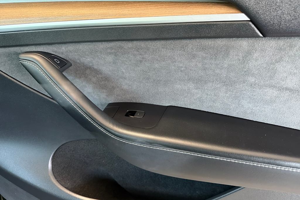 Thumbnail: 2023 Tesla Model Y - 25