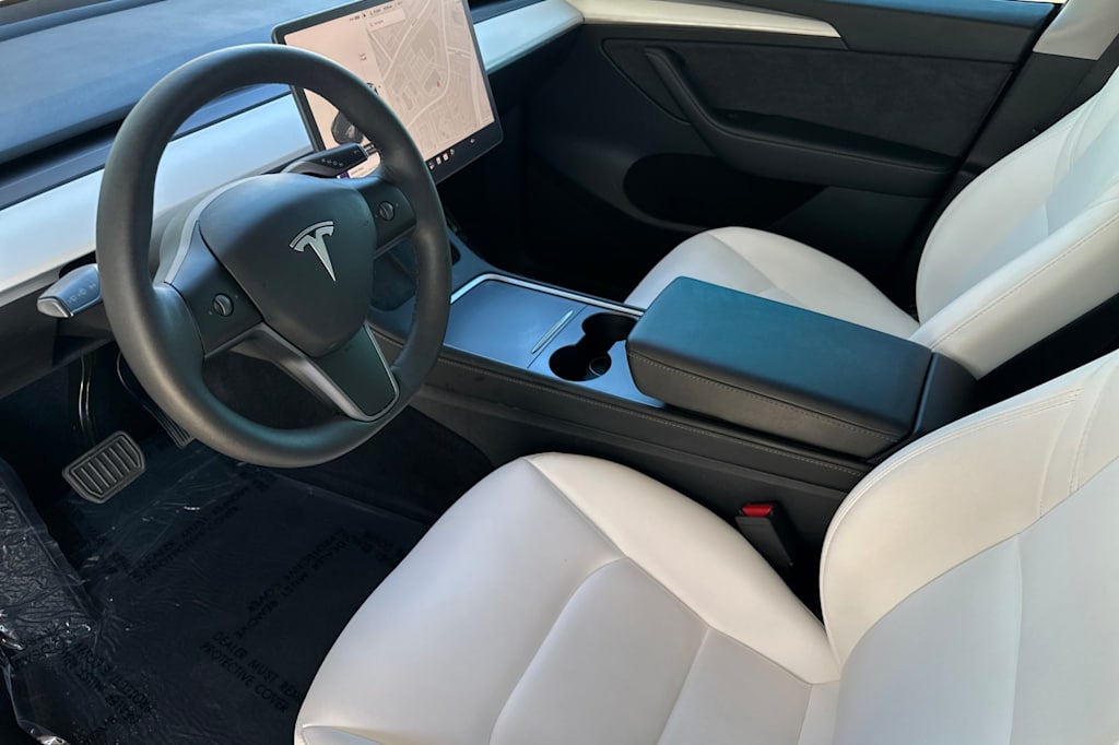 Thumbnail: 2023 Tesla Model Y - 10