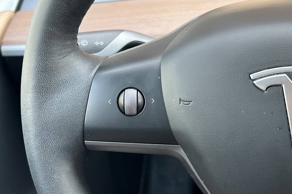 Thumbnail: 2023 Tesla Model Y - 28
