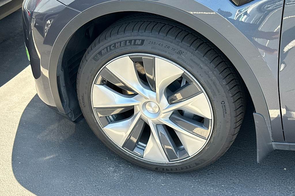 Thumbnail: 2023 Tesla Model Y - 22