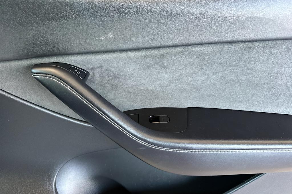 Thumbnail: 2022 Tesla Model Y - 25