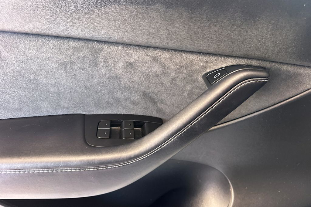 Thumbnail: 2022 Tesla Model Y - 21