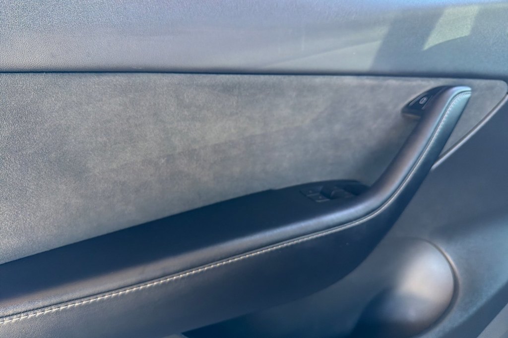 Thumbnail: 2022 Tesla Model Y - 19