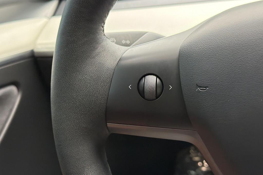 Thumbnail: 2022 Tesla Model Y - 29