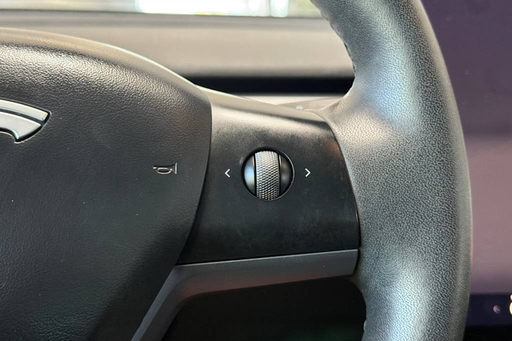 Thumbnail: 2023 Tesla Model Y - 31