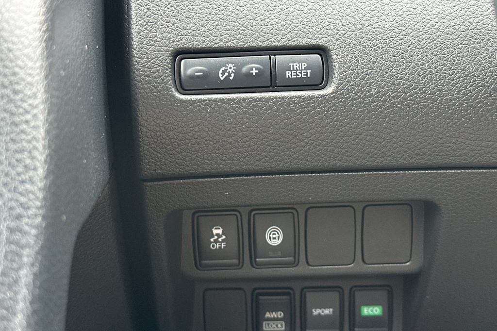 Thumbnail: 2022 Nissan Rogue Sport - 32