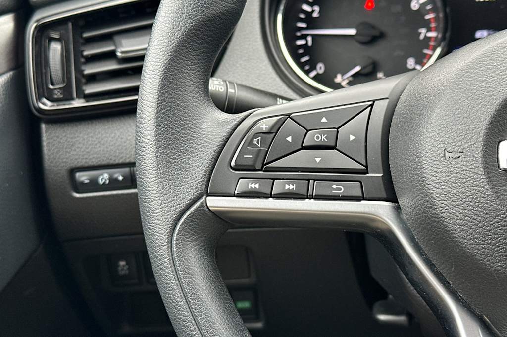 Thumbnail: 2022 Nissan Rogue Sport - 29