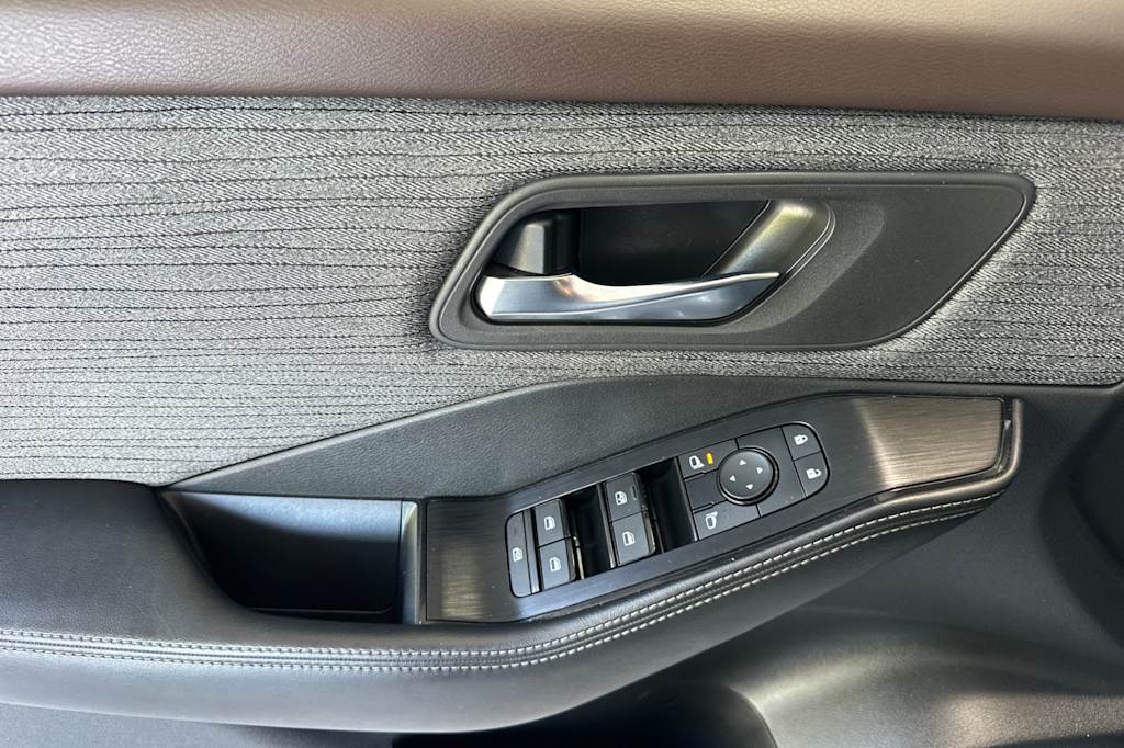 Thumbnail: 2023 Nissan Rogue - 22