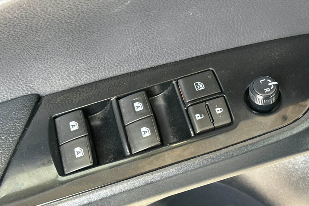 Thumbnail: 2017 Toyota Prius - 22