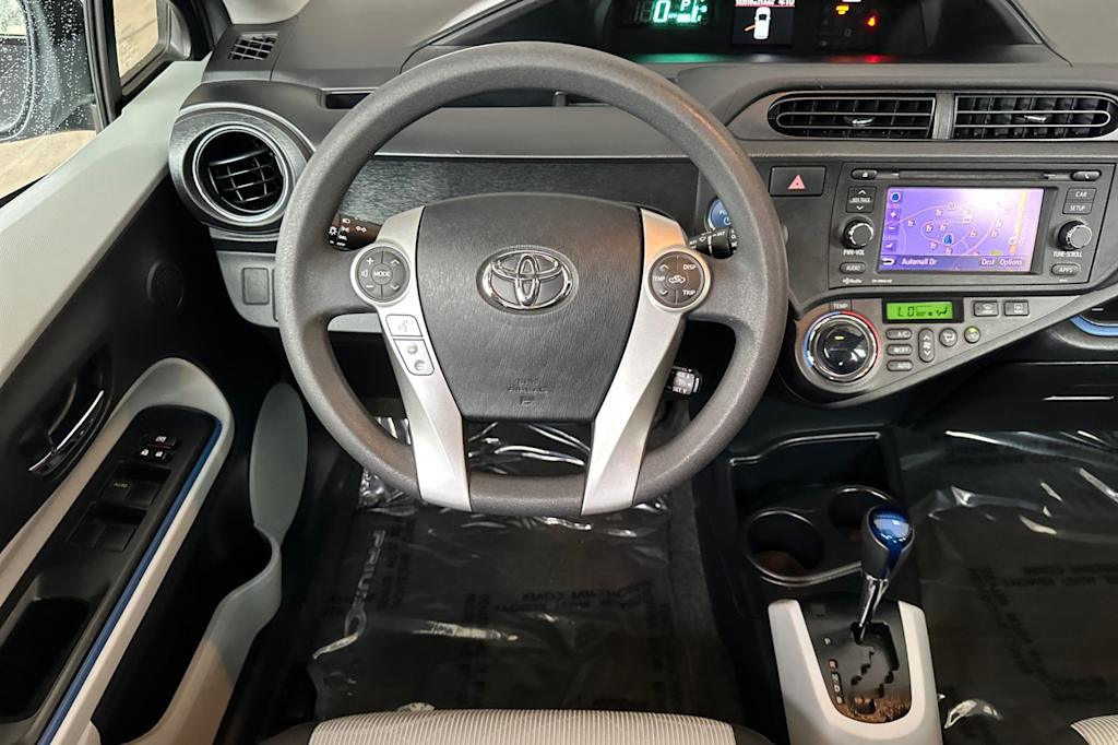 2013 Toyota Prius c  11