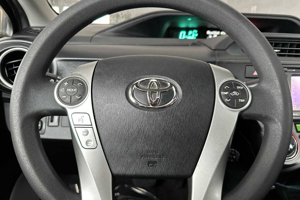 2013 Toyota Prius c  27