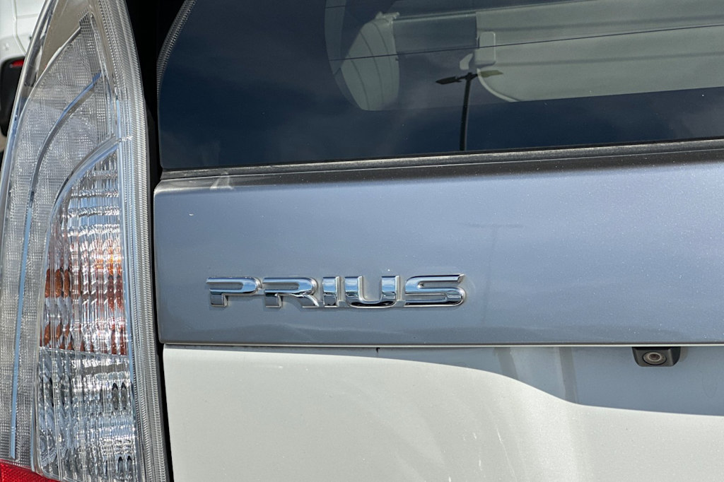 Thumbnail: 2015 Toyota Prius - 33