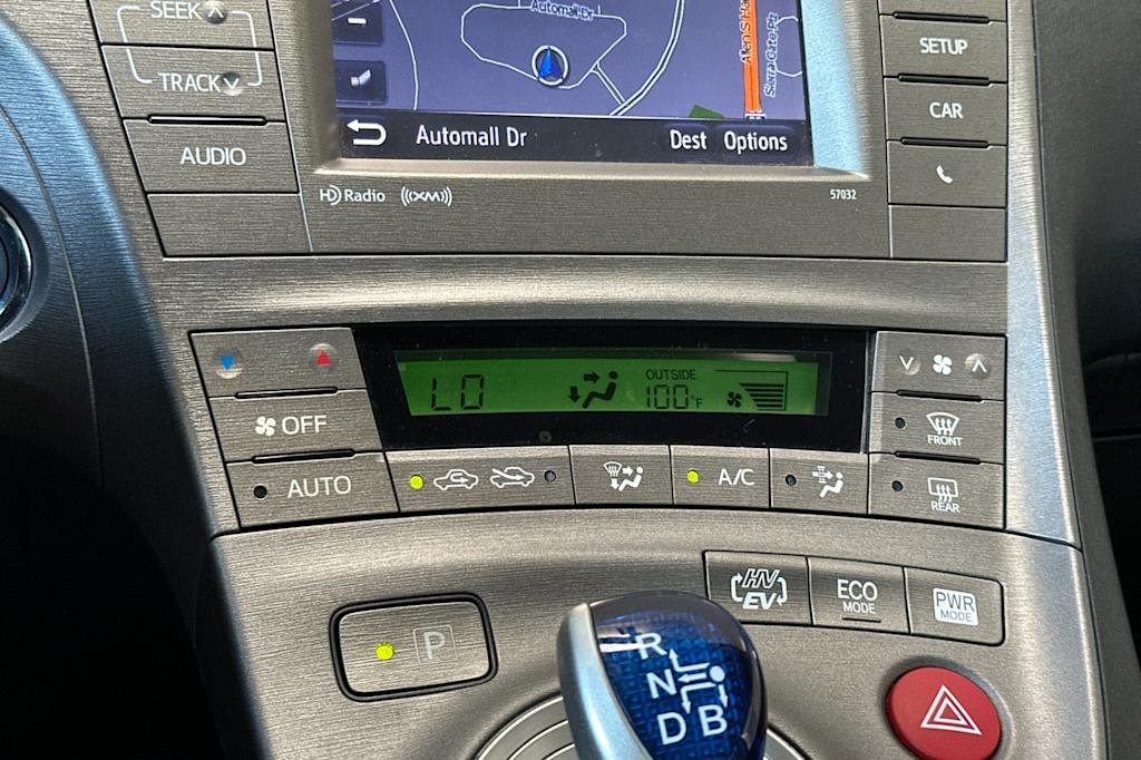 Thumbnail: 2015 Toyota Prius - 26