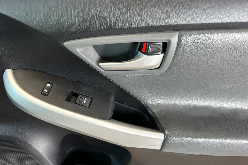 Thumbnail: 2015 Toyota Prius - 23