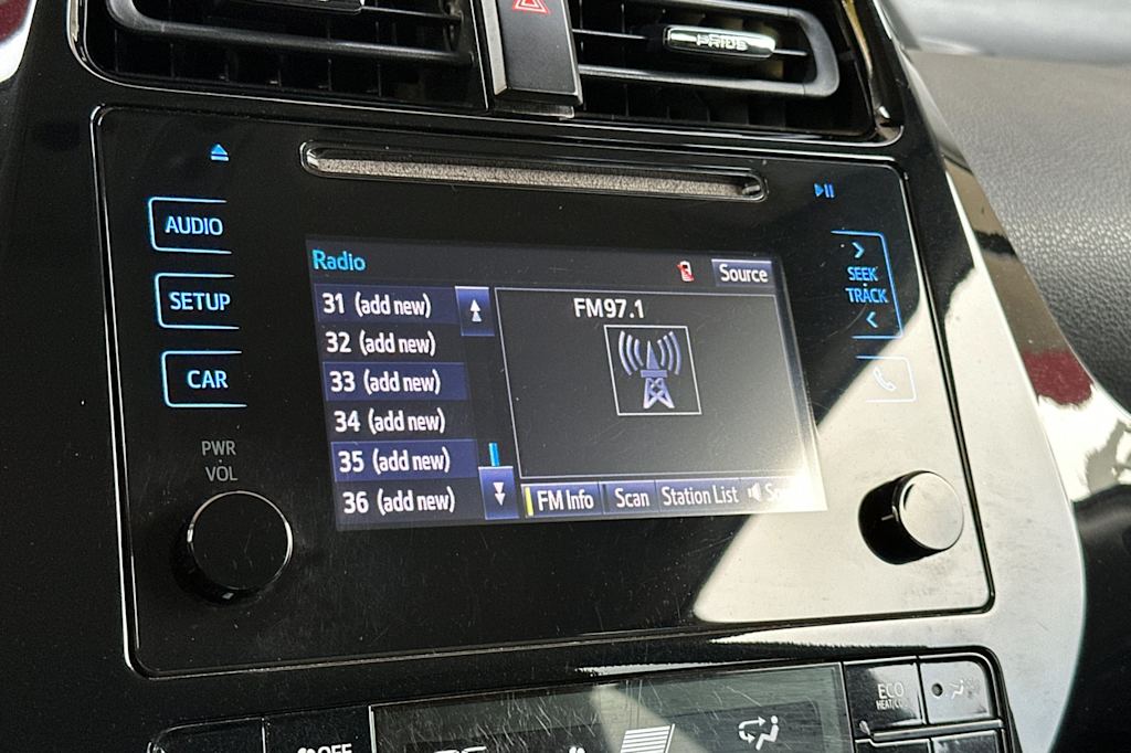 Thumbnail: 2019 Toyota Prius - 14