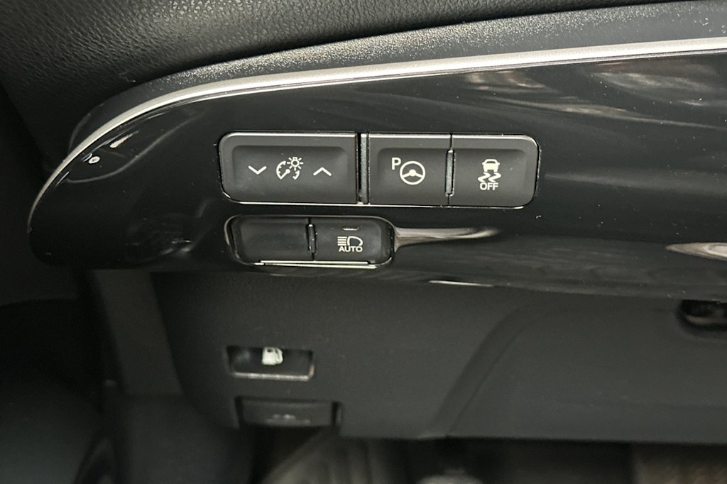 Thumbnail: 2019 Toyota Prius - 32