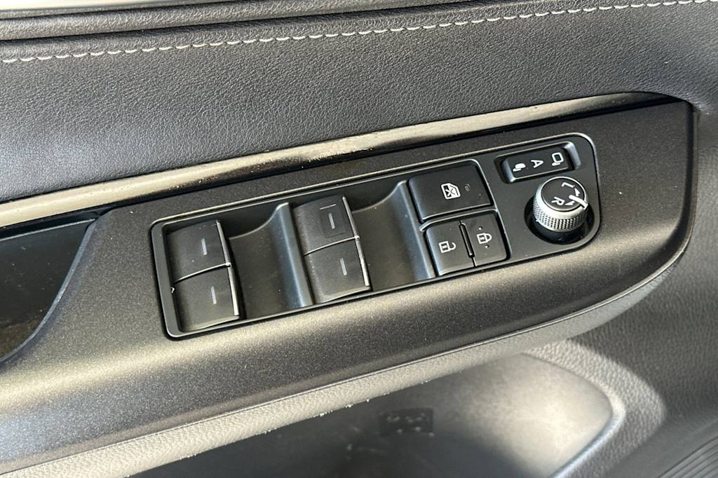Thumbnail: 2021 Toyota Venza - 22