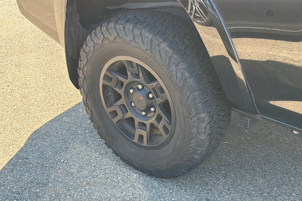 Thumbnail: 2015 Toyota 4Runner - 15